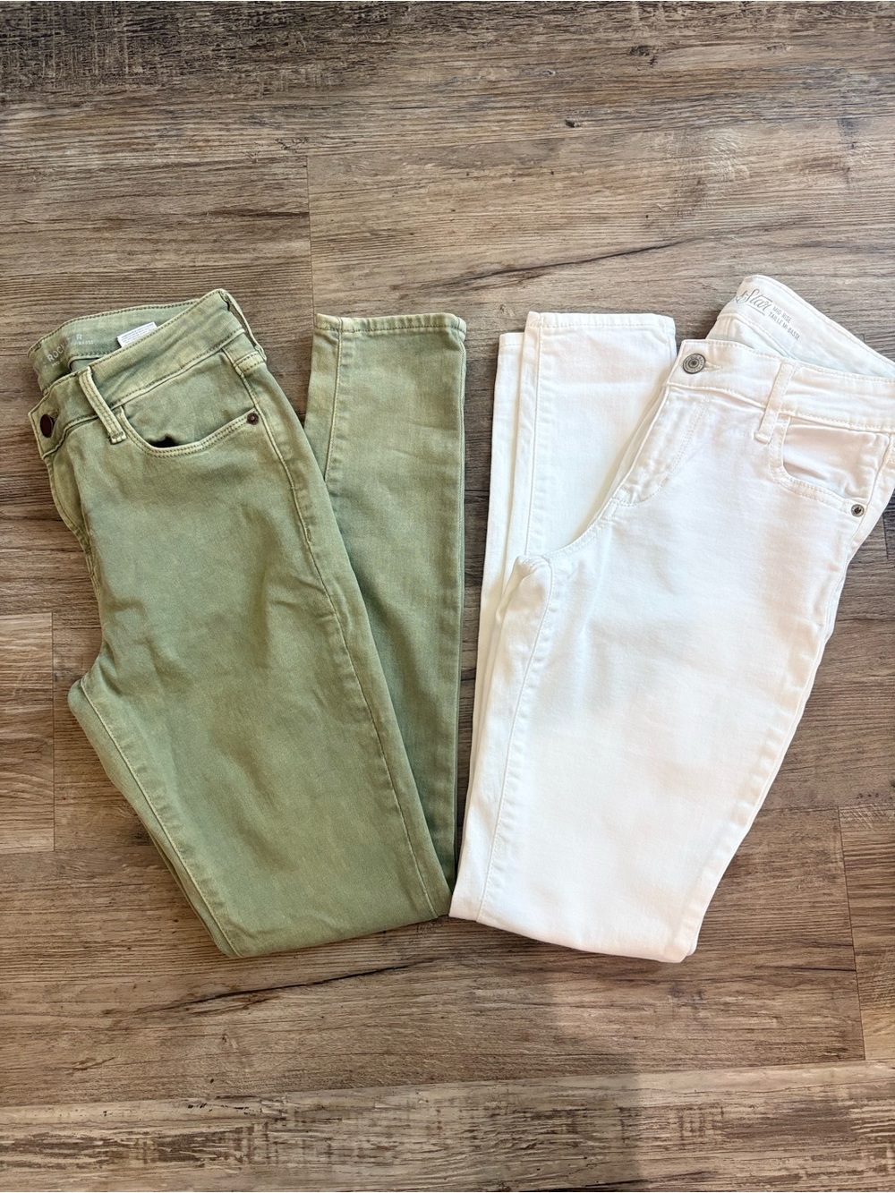 ⭐ Old Navy Rockstar Mid‑Rise Jeans Bundle — White & Light Green